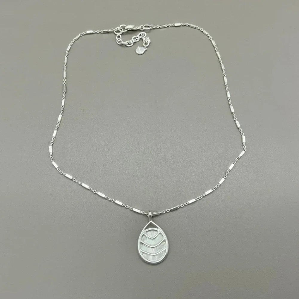 Stella & Dot Necklace Womens Silver Tone Mother of Pearl Teardrop Pendant 18